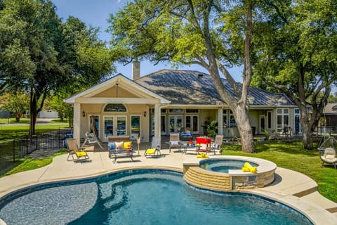 Bluebonnet Retreat Haven House in Kingsland