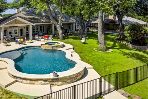 Bluebonnet Retreat Haven House in Kingsland