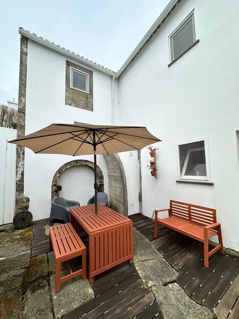 Property building, Patio, Dining area