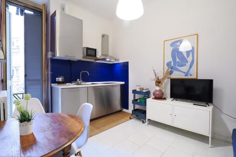 TV and multimedia, Kitchen or kitchenette, Living room, Seating area, Dining area, minibar