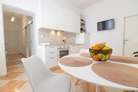 TV and multimedia, Kitchen or kitchenette, Dining area, pet friendly