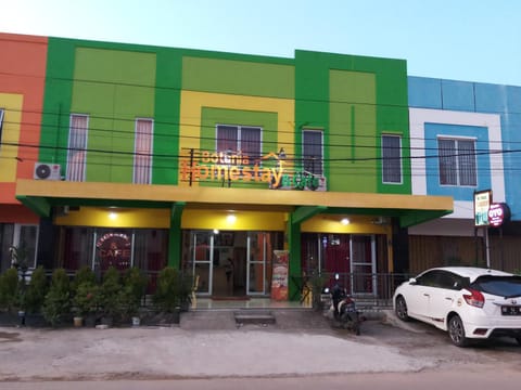 Property building, Day, Neighbourhood, Street view, Parking