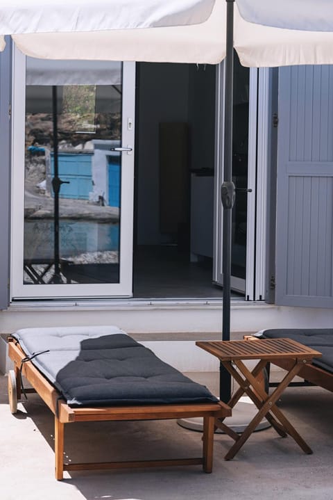 Balcony/Terrace, sunbed