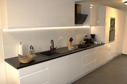 Coffee/tea facilities, Kitchen or kitchenette