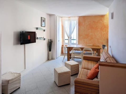Communal lounge/ TV room, TV and multimedia, Living room