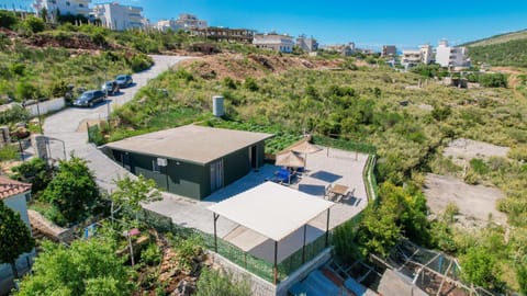 Property building, Day, Natural landscape, Location, Parking