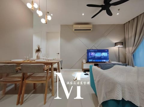 TV and multimedia, Kitchen or kitchenette, Living room, Photo of the whole room, Seating area, Dining area, fireplace, air conditioner