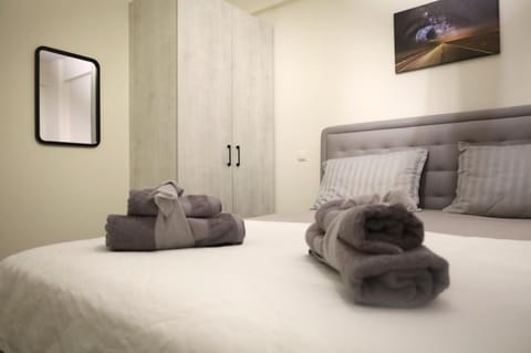 Bed, Photo of the whole room, Bedroom, heating, internet, wardrobe, air conditioner