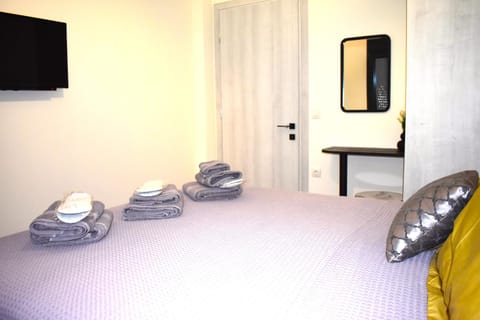 Bed, TV and multimedia, Bedroom, heating, internet, minibar, towels, air conditioner