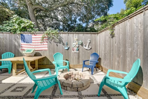 3 Mi to Boardwalk Bacliff Apartment with Hot Tub Apartment in Bacliff