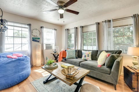 3 Mi to Boardwalk Bacliff Apartment with Hot Tub Apartment in Bacliff