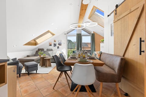 Kitchen or kitchenette, Living room, Seating area, Dining area, Bedroom, Food, stove, kitchen