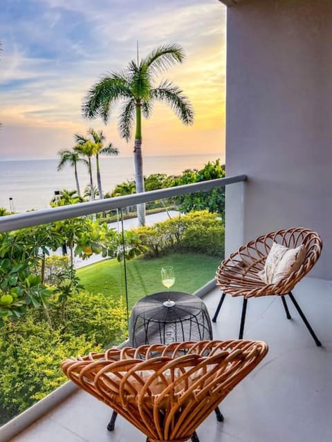 Day, Natural landscape, Garden, View (from property/room), Balcony/Terrace, Garden view, Sea view