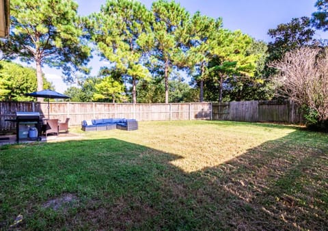 Cozy & Modern 5BR Smart Home with Yard and BBQ House in Cypress