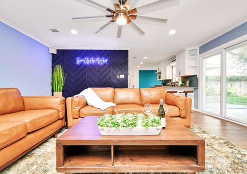 NASA 4BR Escape HeatedPool HotTub and Daybed House in League City