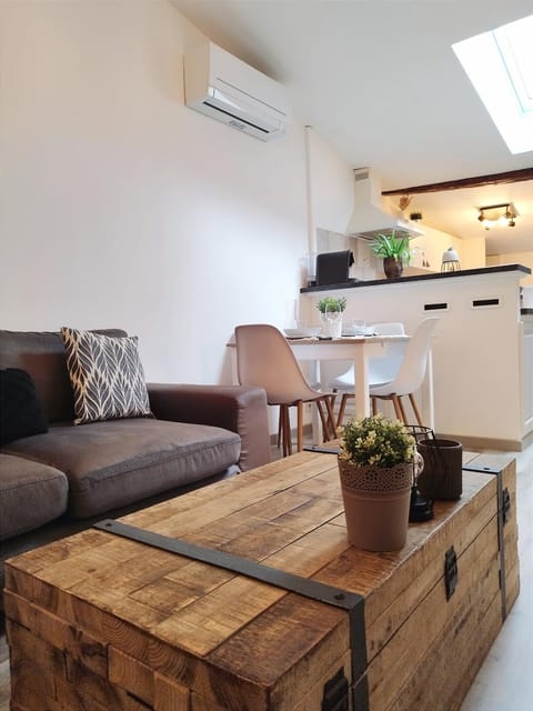 Living room, Dining area, air conditioner