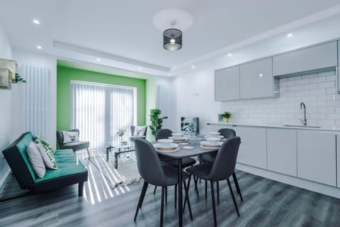 Kitchen or kitchenette, Living room, Seating area, Dining area