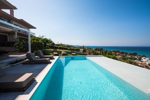 Pool view, Sea view, Swimming pool, sunbed