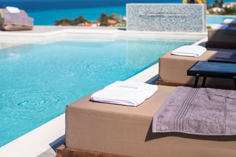 Pool view, Swimming pool, sunbed