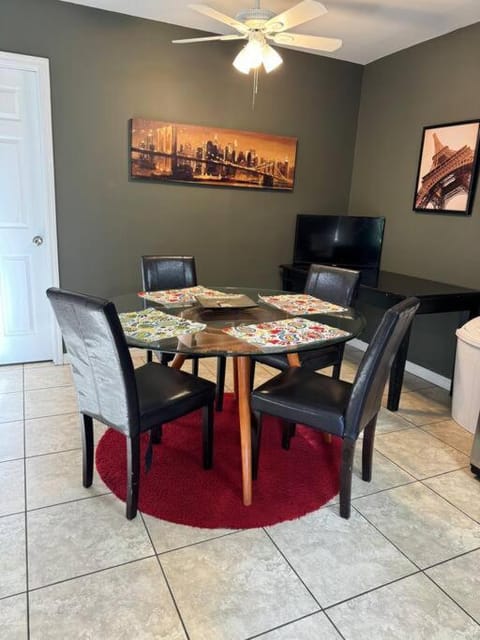 Dining area, fireplace