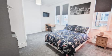 Spacious Room at The Burford Hideaway Apartment in Nottingham