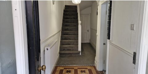 Spacious Room at The Burford Hideaway Apartment in Nottingham