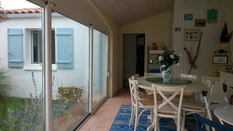 Seating area, Dining area, On site