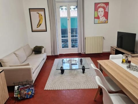 Appartement Duplex nimes centre160m2 climatisation 3 chambres avec parking Apartment in Nimes