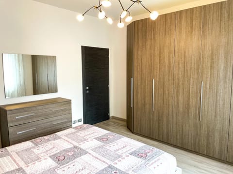 Bed, Photo of the whole room, Bedroom, wardrobe