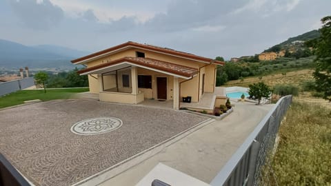 Property building, Facade/entrance, Garden, Mountain view