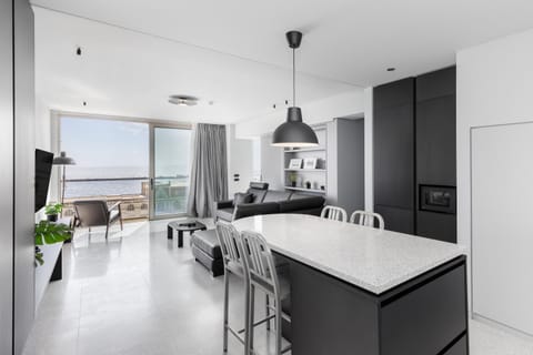 Kitchen or kitchenette, Living room, Seating area, Dining area, oven, pet friendly