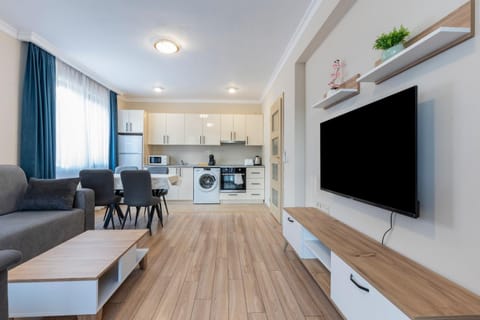 Communal lounge/ TV room, TV and multimedia, Kitchen or kitchenette, Living room, Dining area