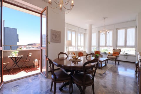 View (from property/room), Balcony/Terrace, Living room, Seating area, Dining area