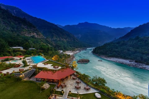 Patio, Restaurant/places to eat, Mountain view, River view