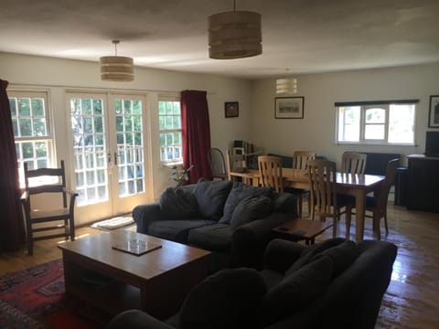 Off grid chalet . HOT TUB & SAUNA. Kid friendly. House in South Somerset District