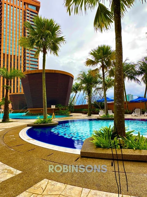 Property building, Nearby landmark, Day, Natural landscape, Garden, Garden view, Pool view, Swimming pool, Swimming pool, sunbed
