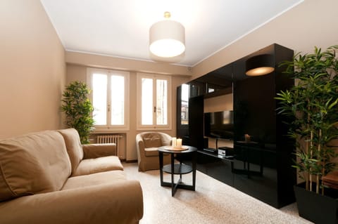 TV and multimedia, Living room, Seating area, cot, flat iron, heating, heating, microwave, safe, safe, air conditioner, air conditioner