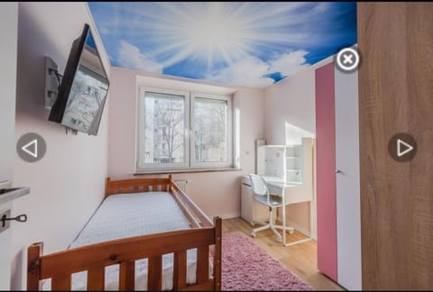 Bed, TV and multimedia, Photo of the whole room