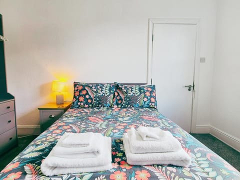 Bed, Bedroom, wardrobe