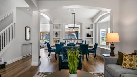 Seating area, Dining area