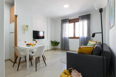 TV and multimedia, Living room, Seating area, Dining area