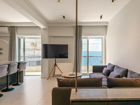 Communal lounge/ TV room, TV and multimedia, Living room, Seating area, Evening entertainment, Sea view