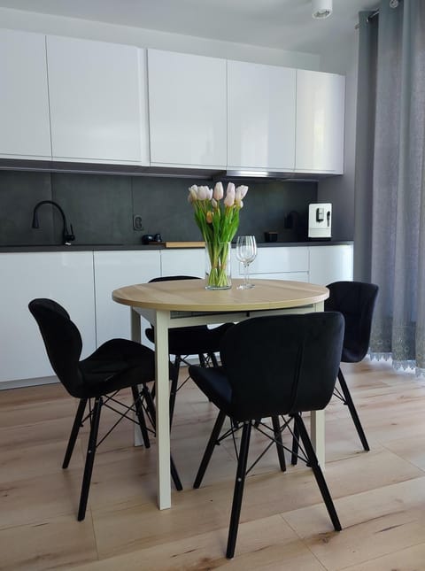 Coffee/tea facilities, Kitchen or kitchenette, Dining area
