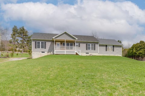 Views of Canandaigua Lake Middlesex Retreat! House in Canandaigua Lake