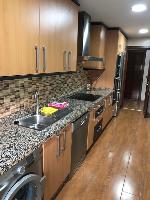 Kitchen or kitchenette, dishwasher, stove