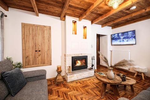 Bedroom, fireplace