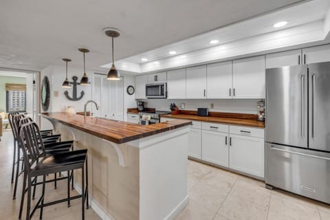 Luxury, Direct Oceanfront Unit and Balcony, Southeast Corner, Heated Pool, Garage Parking House in Daytona Beach