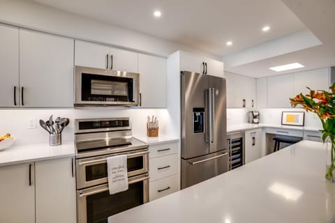 Bella Luna, 2 bed and 2 bath beachfront condo House in Bradenton Beach