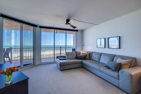 Bella Luna, 2 bed and 2 bath beachfront condo House in Bradenton Beach