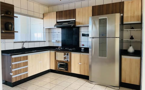 Kitchen or kitchenette, minibar, stove